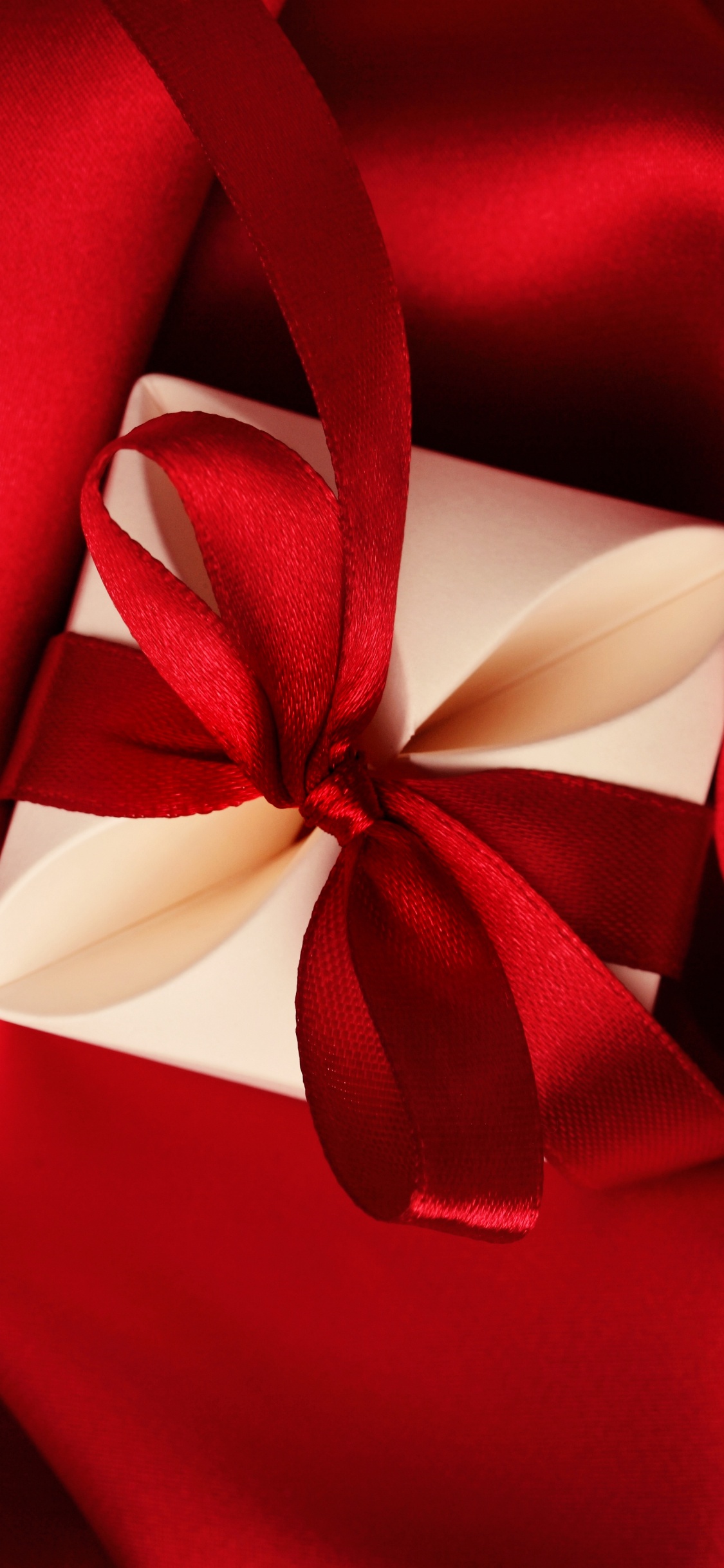 Cadeau, le Jour de Valentines, Red, Satin, Textile. Wallpaper in 1125x2436 Resolution
