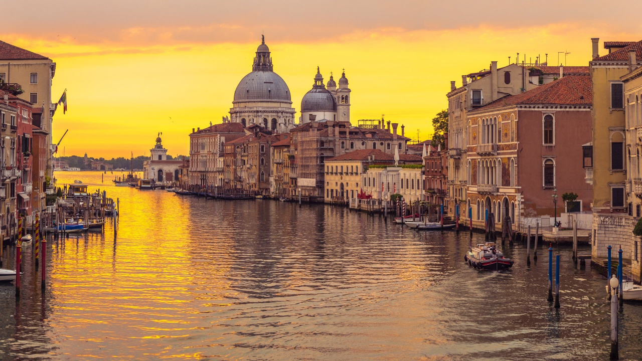 White and Brown Concrete Building Beside Body of Water During Sunset. Wallpaper in 1280x720 Resolution
