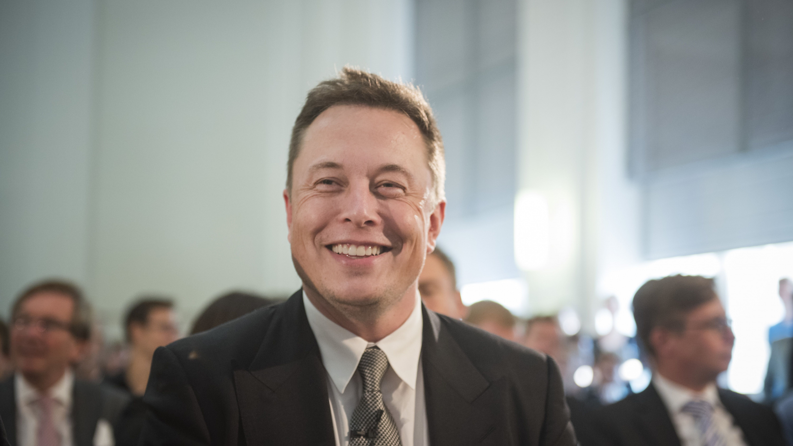 Elon Musk, Tesla Model S, SolarCity, Kaufmann, Anzug. Wallpaper in 2560x1440 Resolution