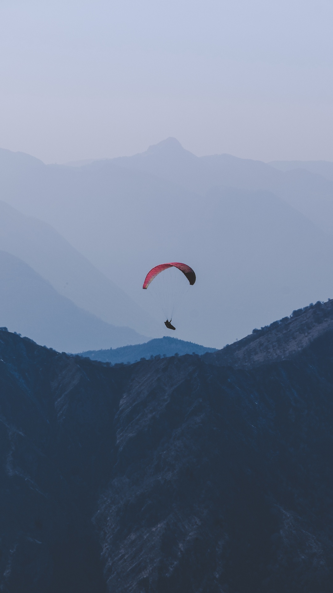 Persona en Paracaídas Naranja Sobre Montañas Verdes Durante el Día. Wallpaper in 1080x1920 Resolution