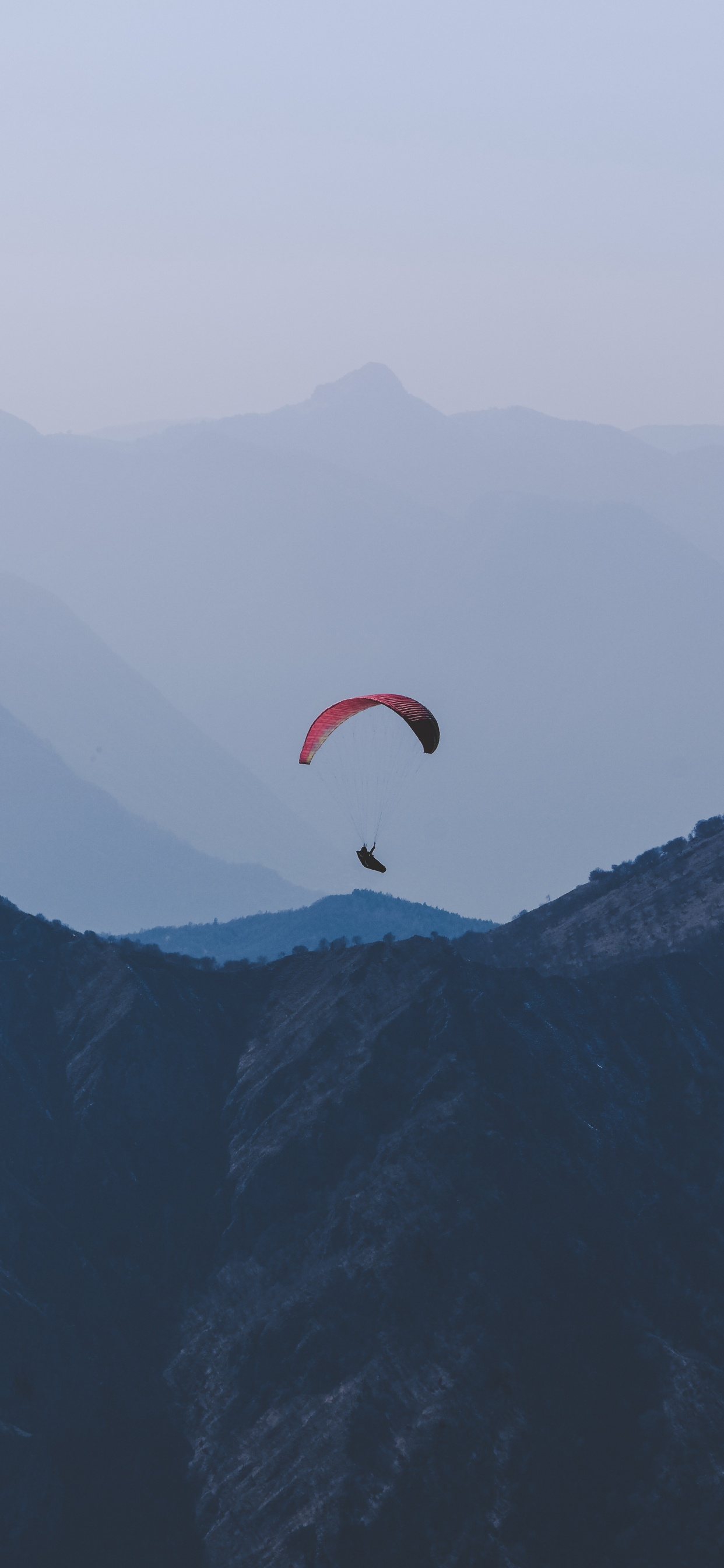 Persona en Paracaídas Naranja Sobre Montañas Verdes Durante el Día. Wallpaper in 1242x2688 Resolution