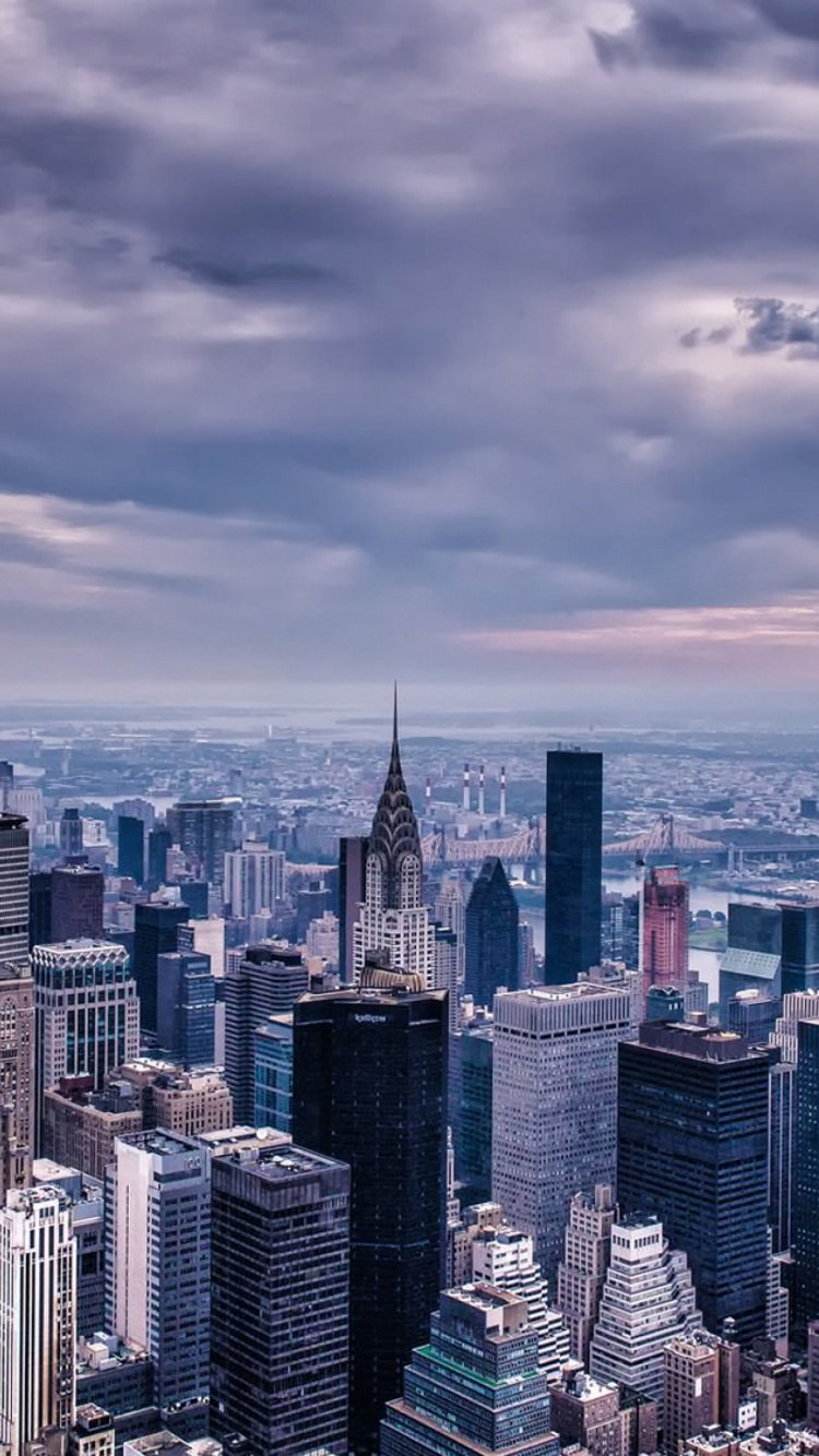 Horizon de la Ville Sous un Ciel Nuageux Pendant la Journée. Wallpaper in 750x1334 Resolution