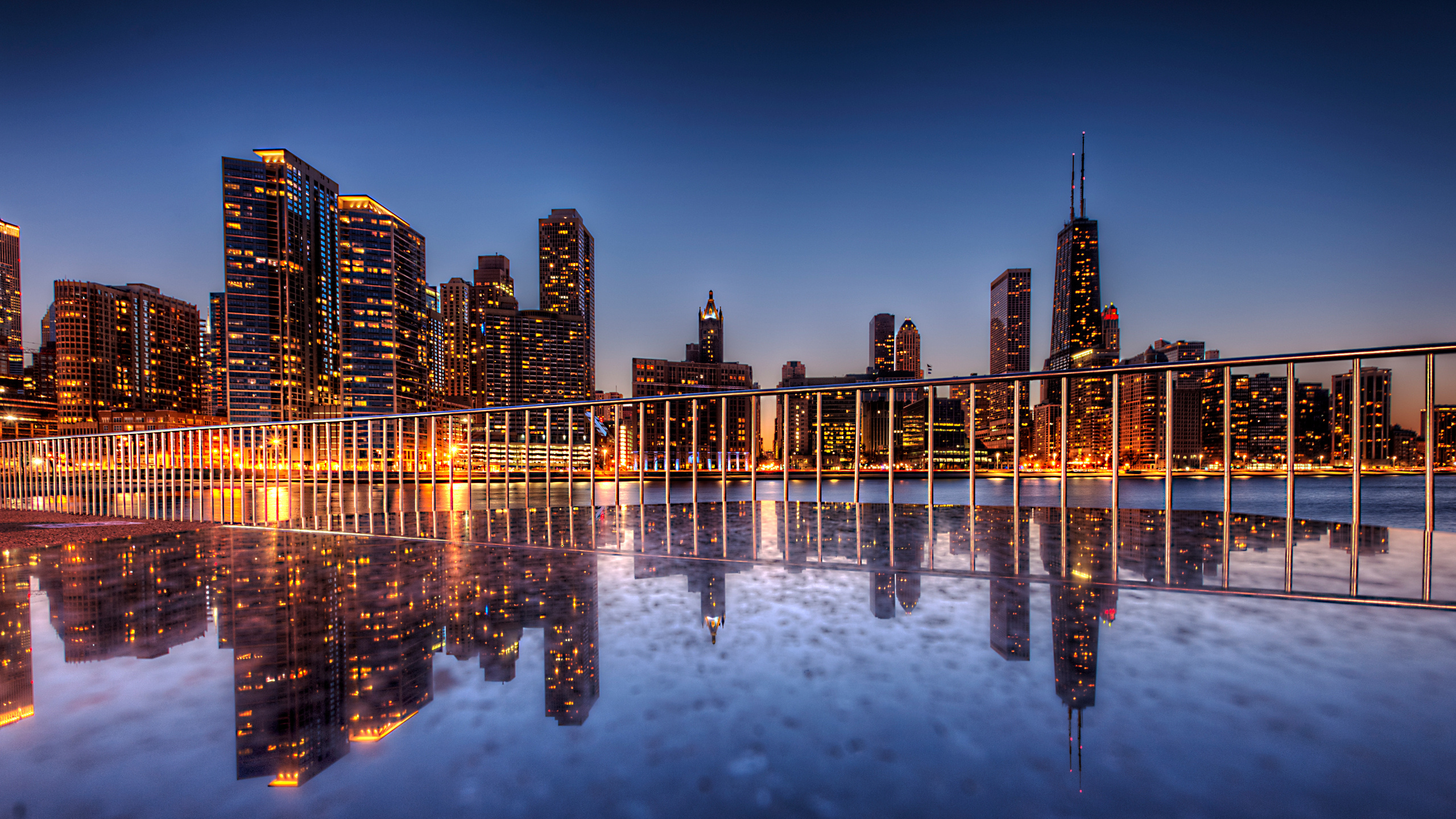 Horizon de la Ville Pendant la Nuit. Wallpaper in 2560x1440 Resolution