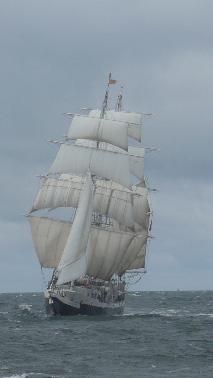 White Sail Boat on Sea During Daytime. Wallpaper in 720x1280 Resolution
