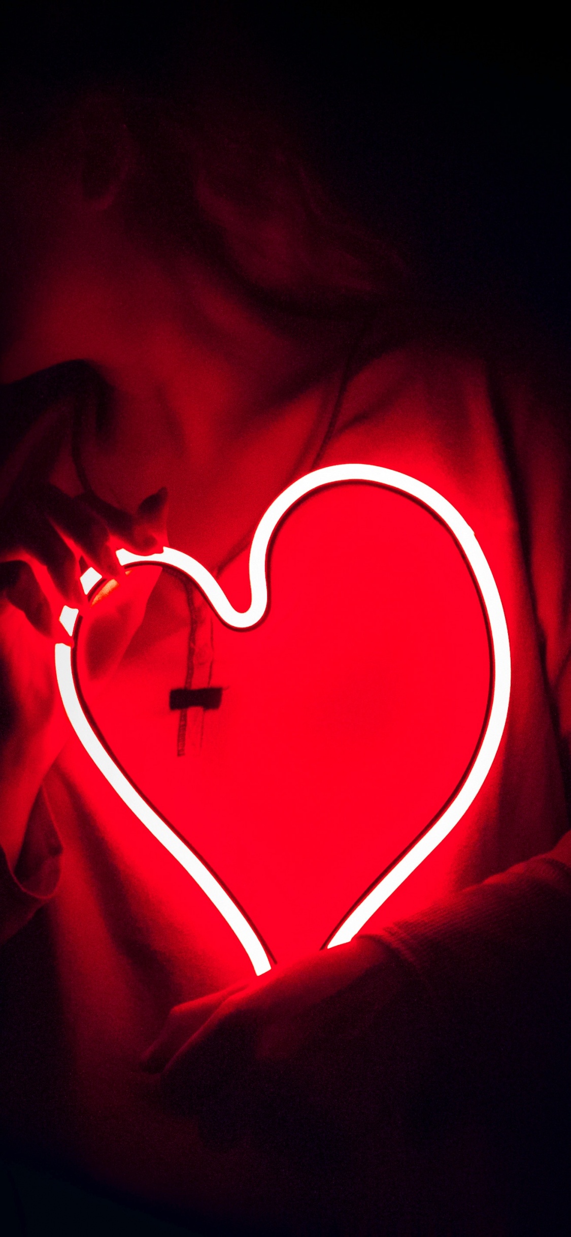 Rotes Herzlicht Digitales Hintergrundbild. Wallpaper in 1125x2436 Resolution