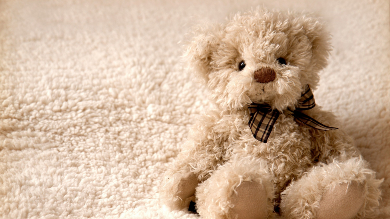 Osito de Peluche Blanco Sobre Textil Blanco. Wallpaper in 1366x768 Resolution