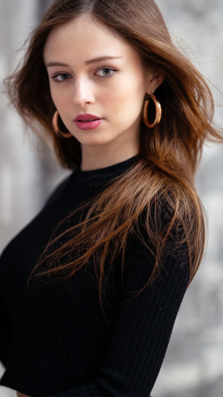 Haar, Model, Schulter, Schönheit, Lippe. Wallpaper in 720x1280 Resolution