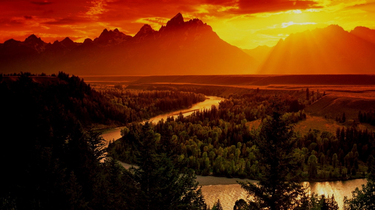 Green Trees Near Mountain During Sunset. Wallpaper in 1280x720 Resolution