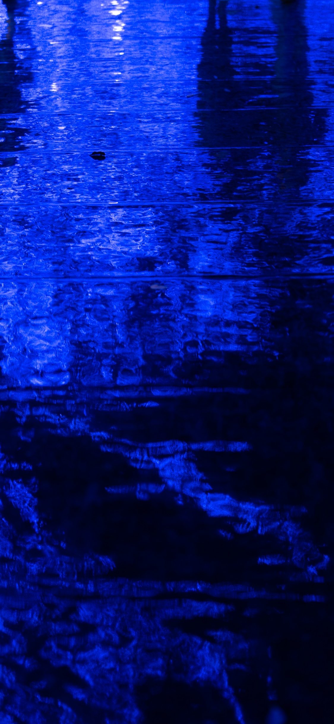 Blue and White Abstract Painting. Wallpaper in 1125x2436 Resolution