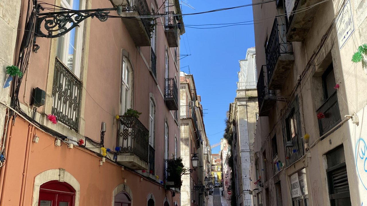 Ruelle, Route, Ville, Architecture, Quartier. Wallpaper in 1280x720 Resolution