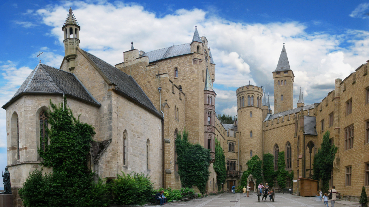 People Walking Near Brown Concrete Building During Daytime. Wallpaper in 1280x720 Resolution