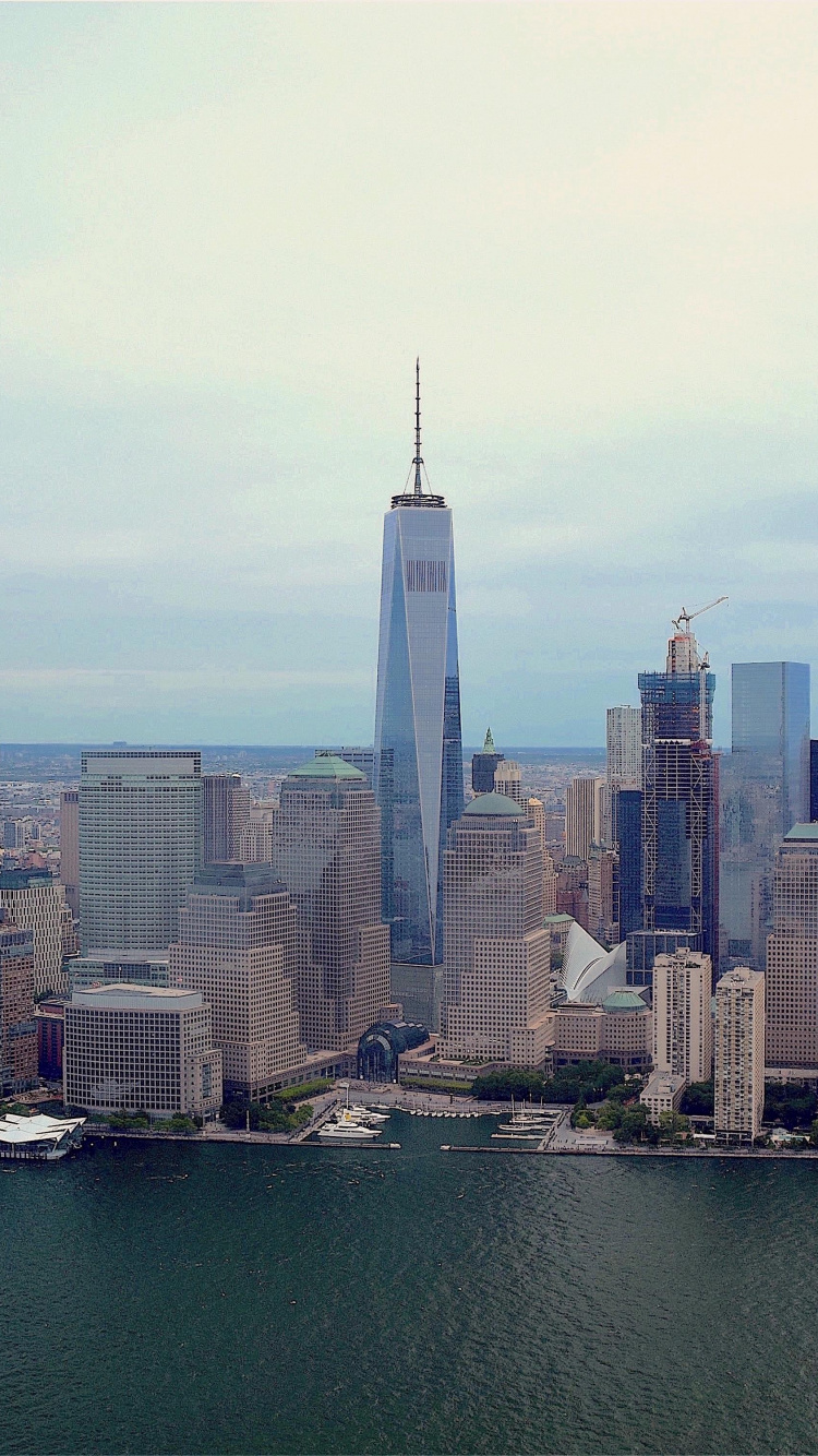 Horizon de la Ville Sous le Ciel Bleu Pendant la Journée. Wallpaper in 750x1334 Resolution