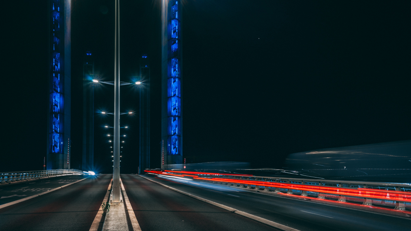 Fotografía de Lapso de Tiempo de Automóviles en la Carretera Durante la Noche. Wallpaper in 1366x768 Resolution
