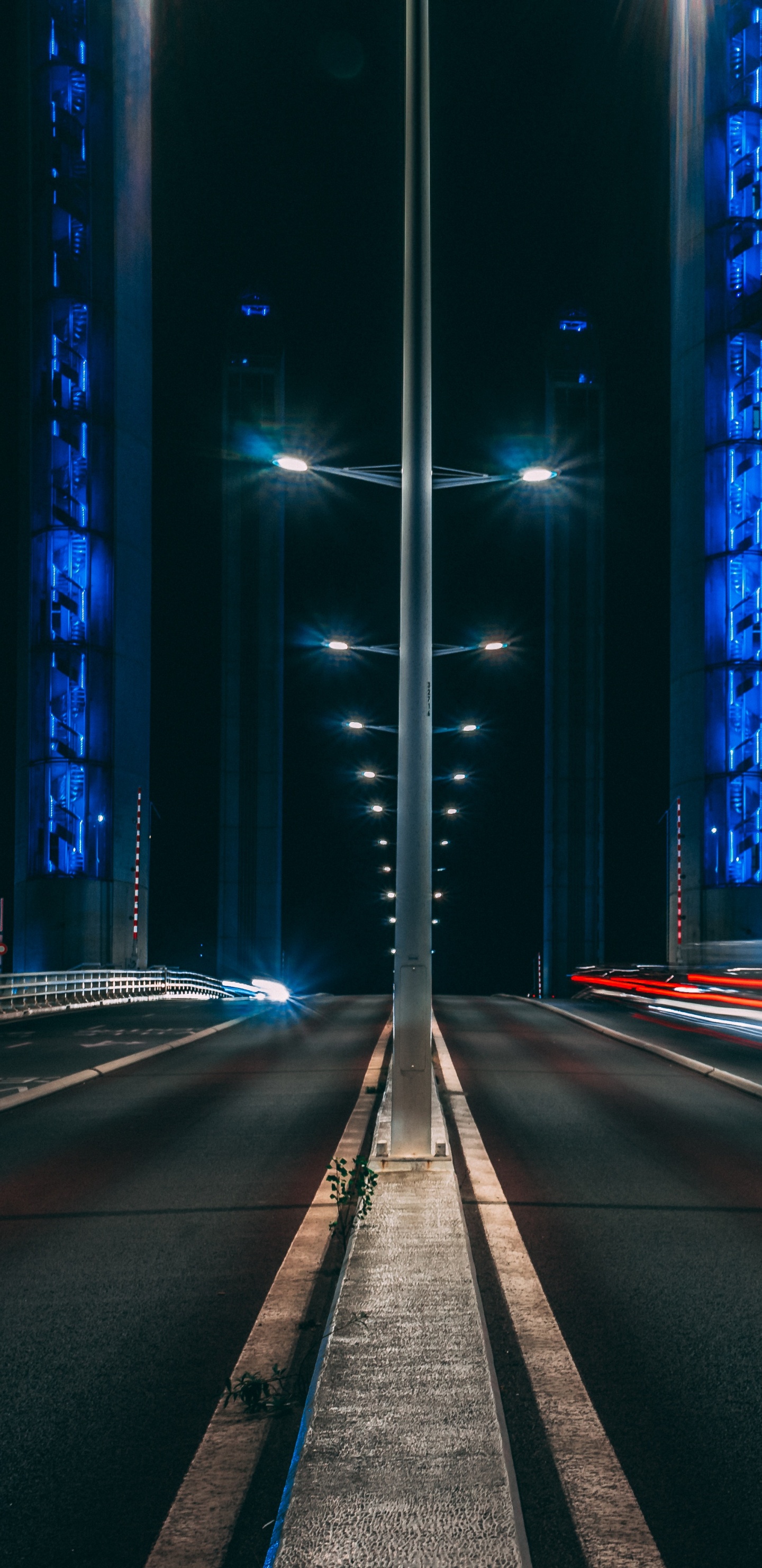 Fotografía de Lapso de Tiempo de Automóviles en la Carretera Durante la Noche. Wallpaper in 1440x2960 Resolution