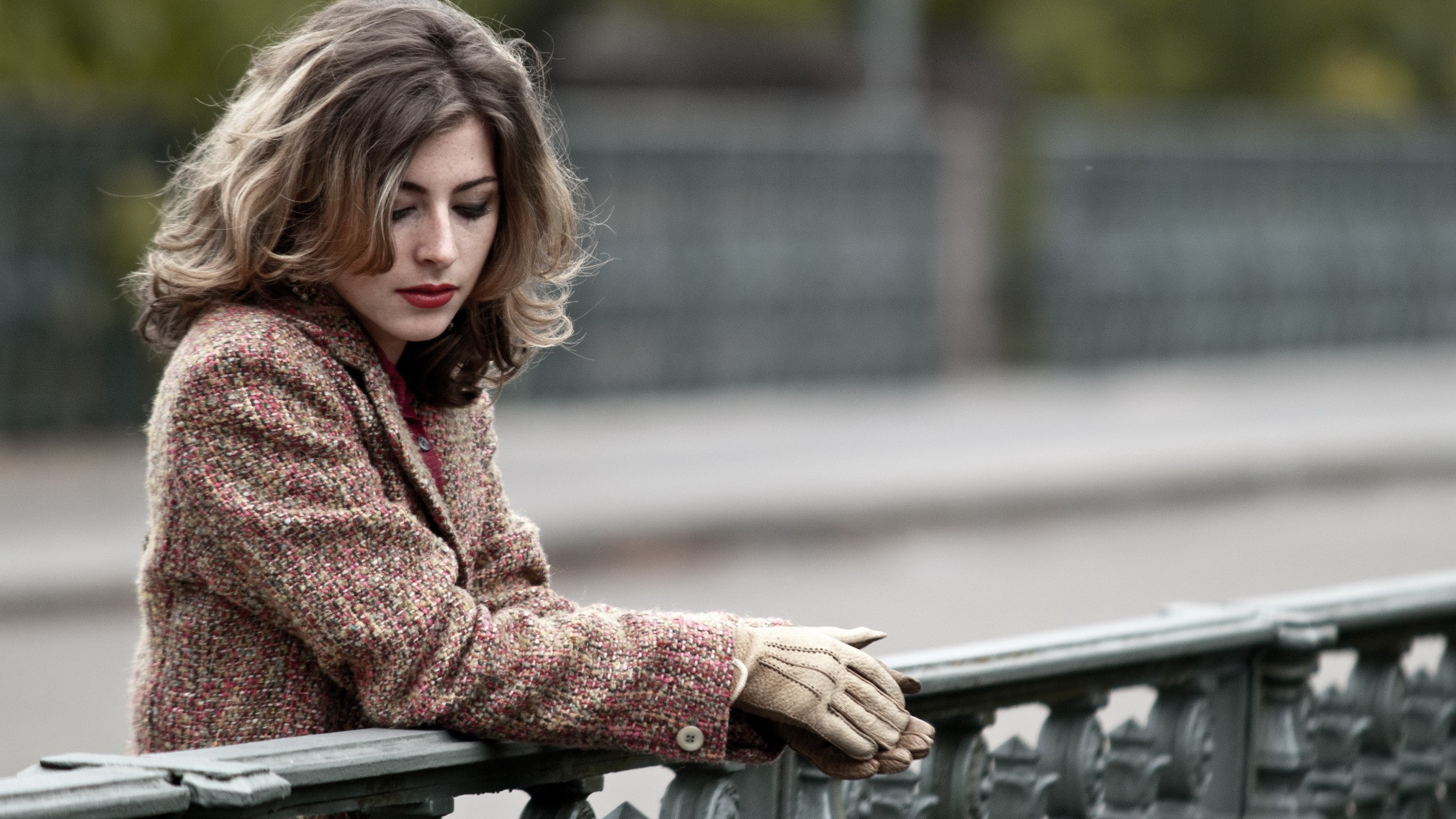 Lange Haare, Braune Haare, Portraitfotografie, Mädchen. Wallpaper in 2560x1440 Resolution