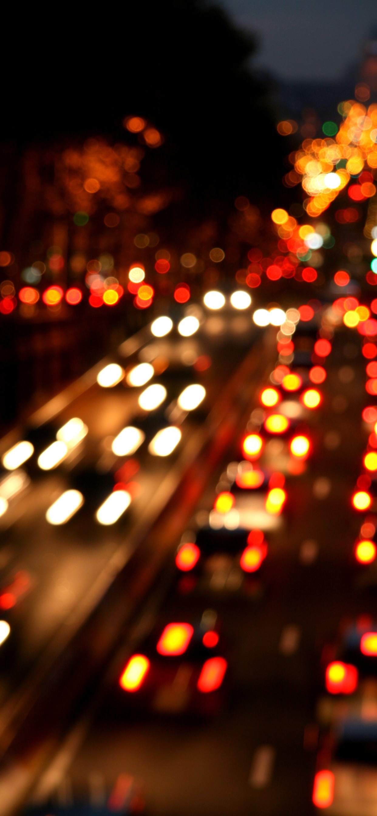 Bokeh-Fotografie Der Lichter Der Stadt Während Der Nacht. Wallpaper in 1242x2688 Resolution