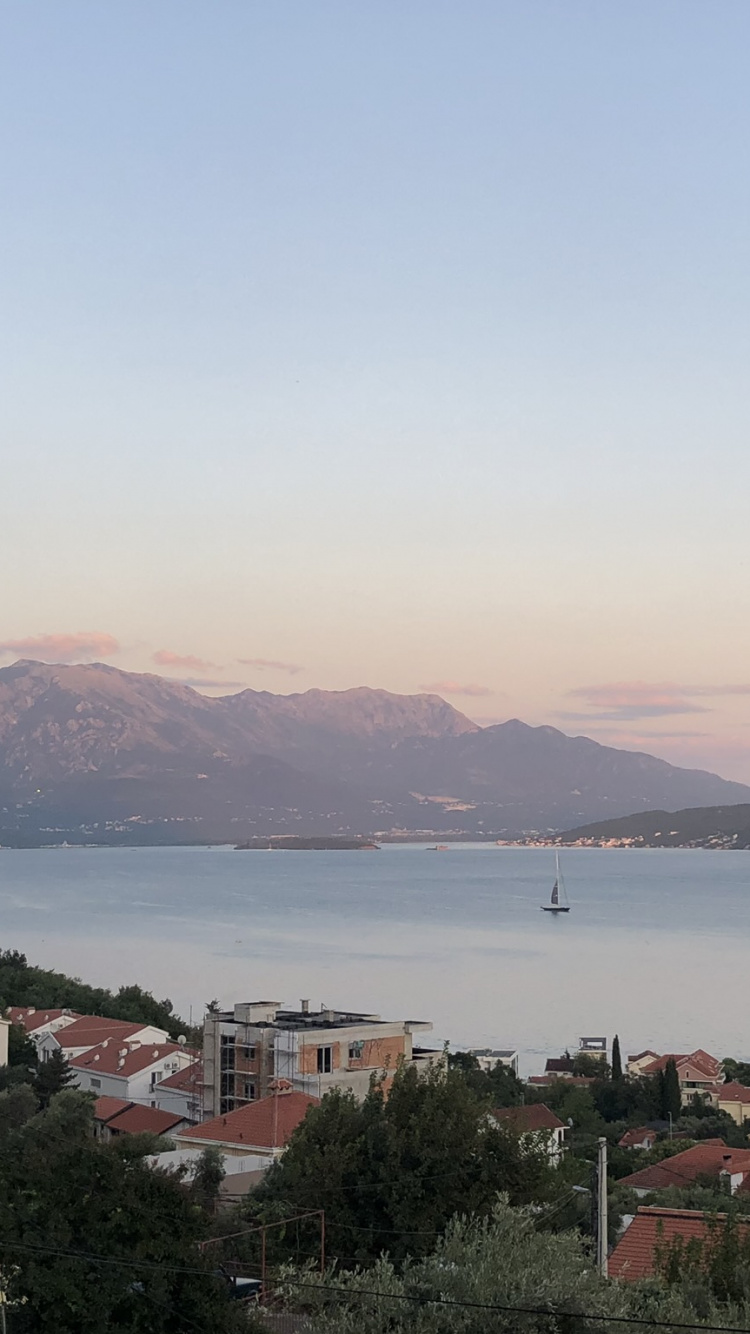Bergigen Landschaftsformen, Hochland, Hill, Horizont, Bank. Wallpaper in 750x1334 Resolution