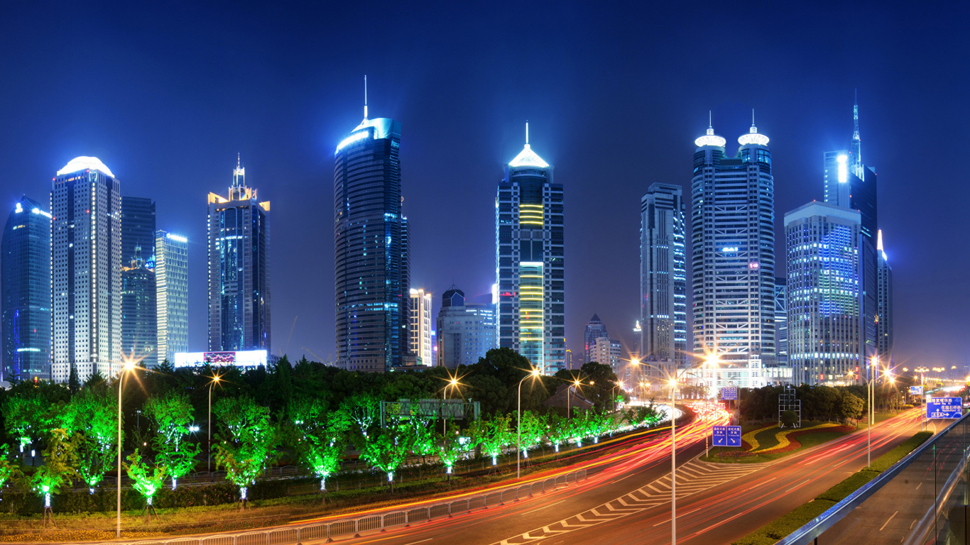 Zeitrafferfotografie Der Stadt Während Der Nachtzeit. Wallpaper in 1366x768 Resolution