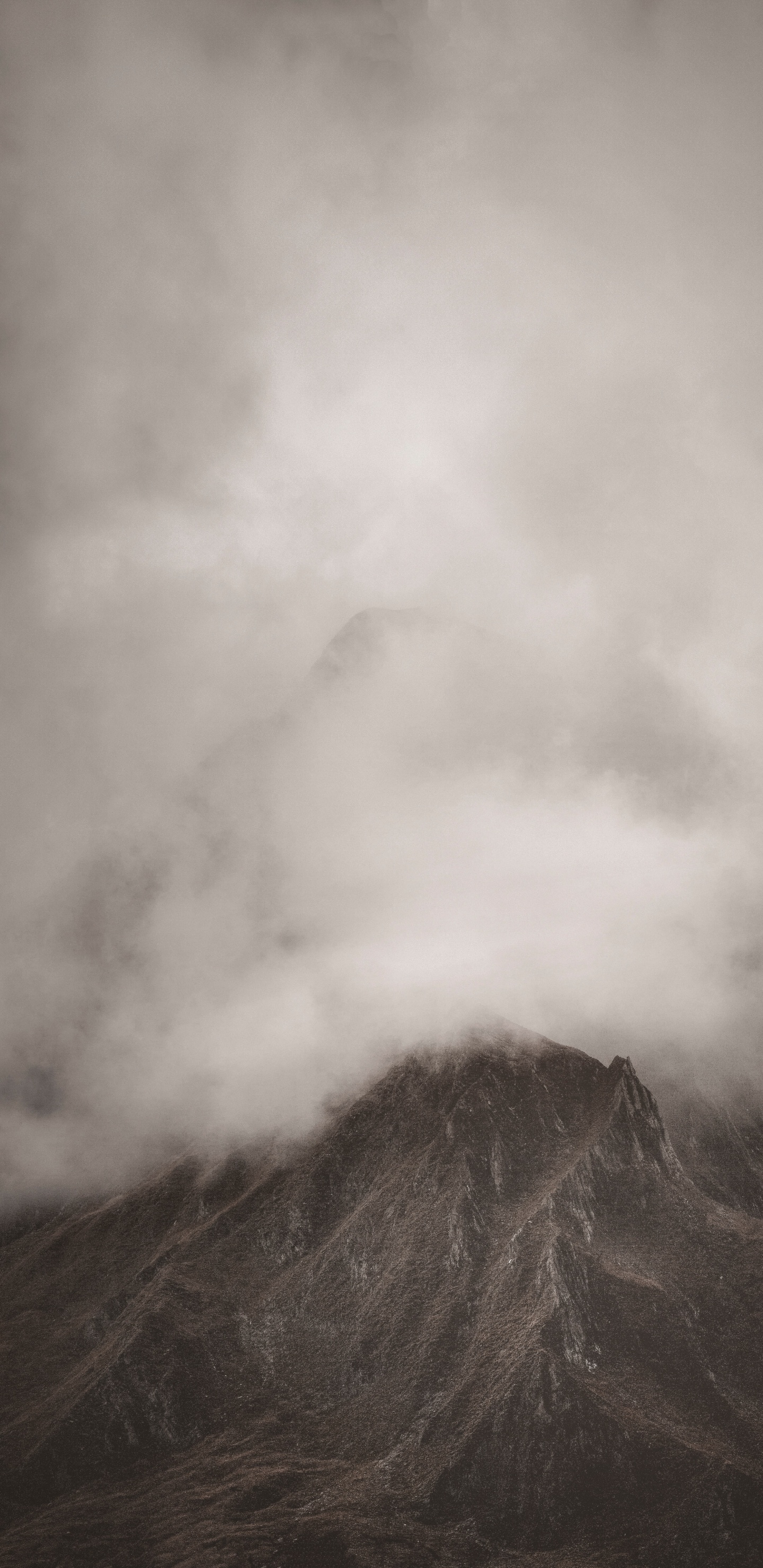 Gamme de Montagne, Atmosphère, Colline, Highland, Noir et Blanc. Wallpaper in 1440x2960 Resolution