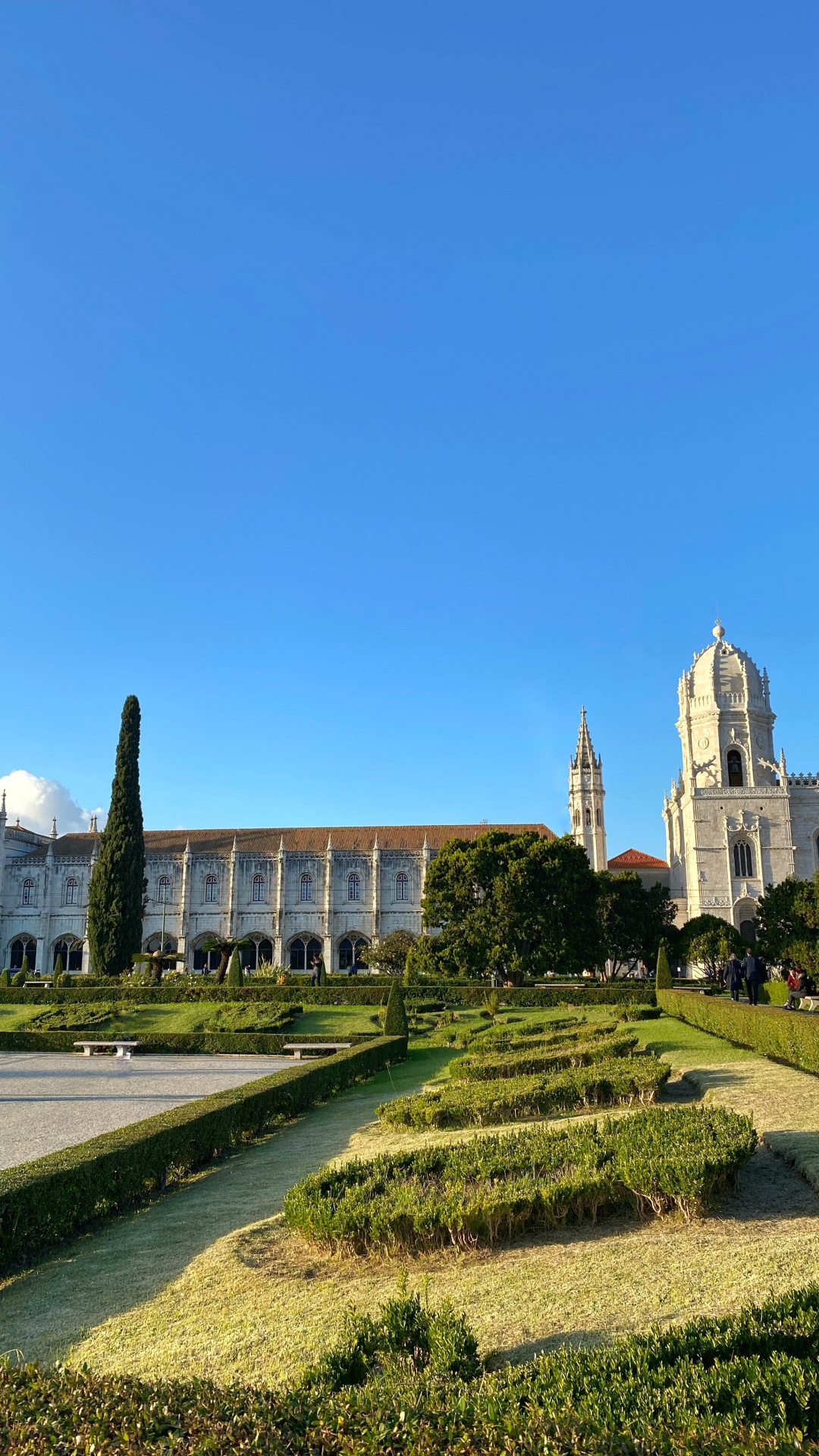 Garden, Arbuste, Haie, Succession, la Maison Seigneuriale. Wallpaper in 1080x1920 Resolution