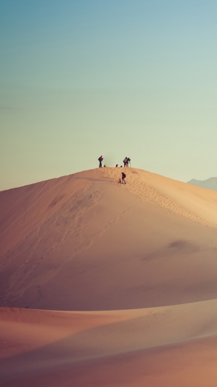 People Walking on Desert During Daytime. Wallpaper in 720x1280 Resolution