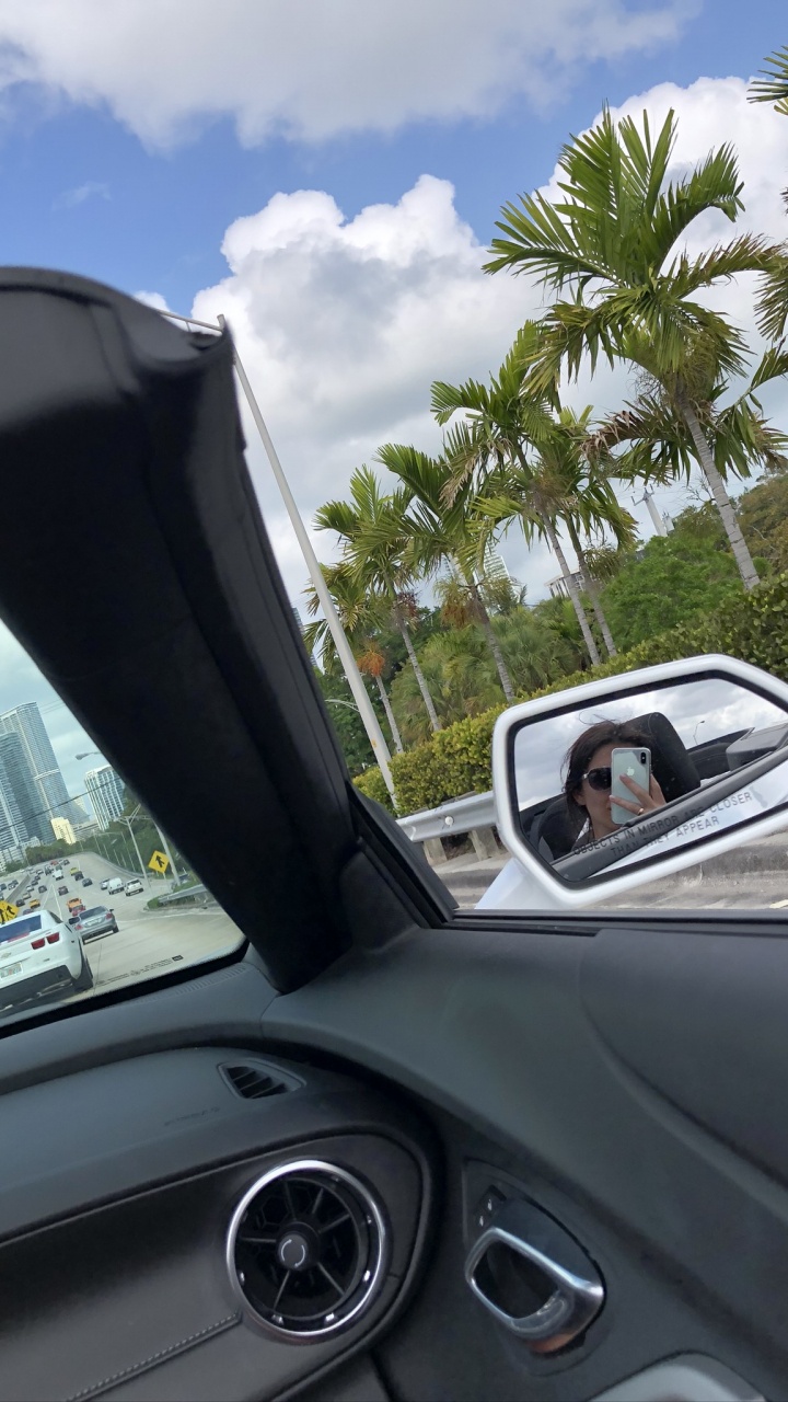 Familienauto, König, Mitte Größe Auto, Brillen, Road. Wallpaper in 720x1280 Resolution