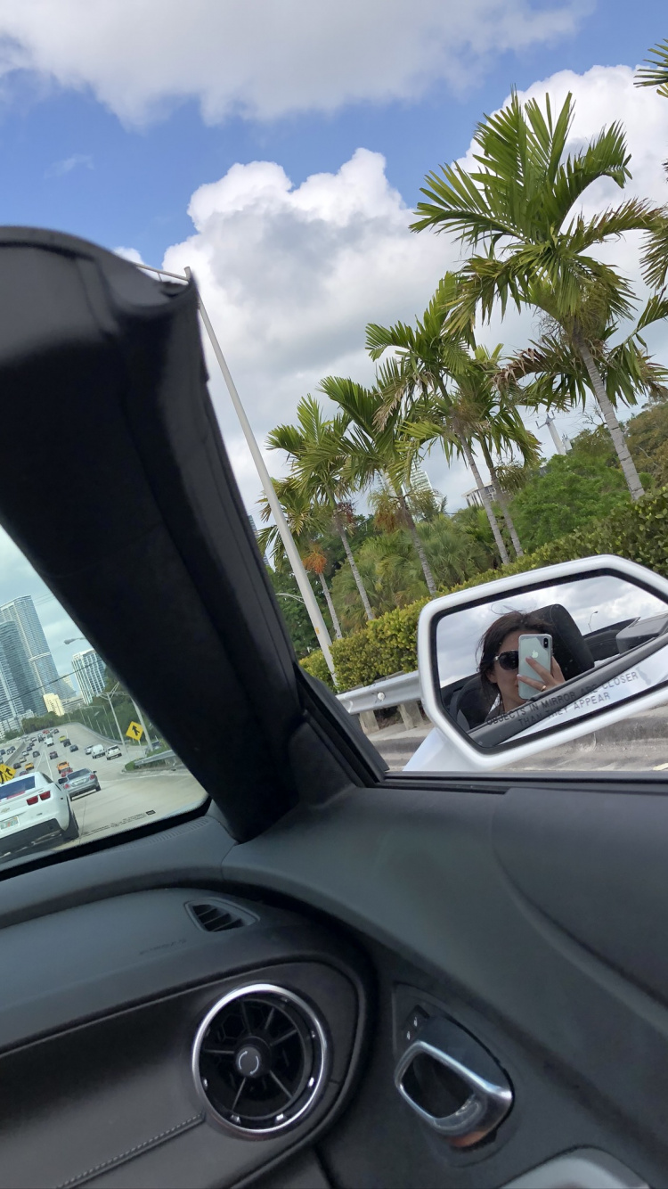 Family Car, King, Compact Car, Mid Size Car, Eyewear. Wallpaper in 750x1334 Resolution