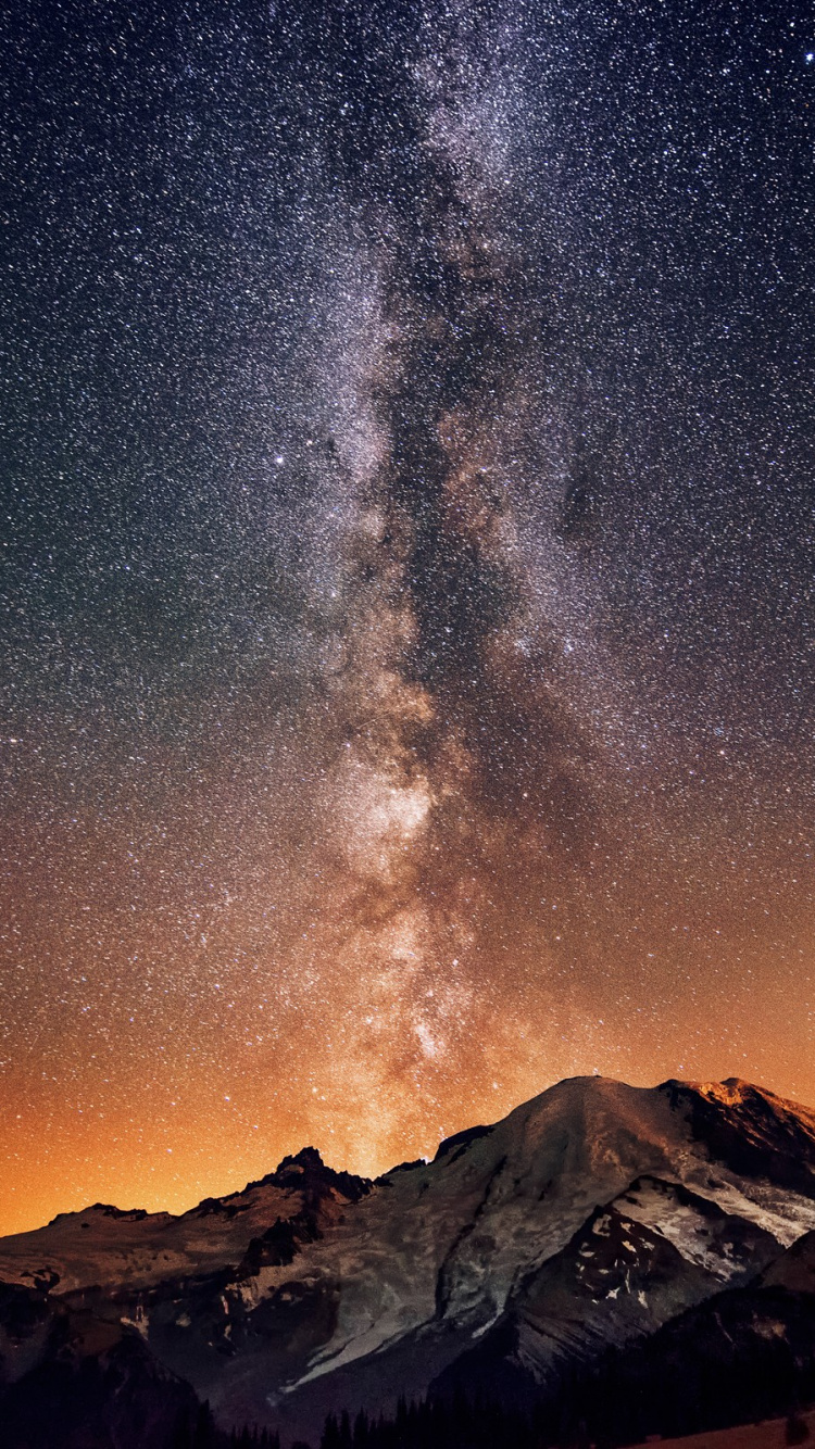 Schneebedeckter Berg Unter Sternennacht. Wallpaper in 750x1334 Resolution