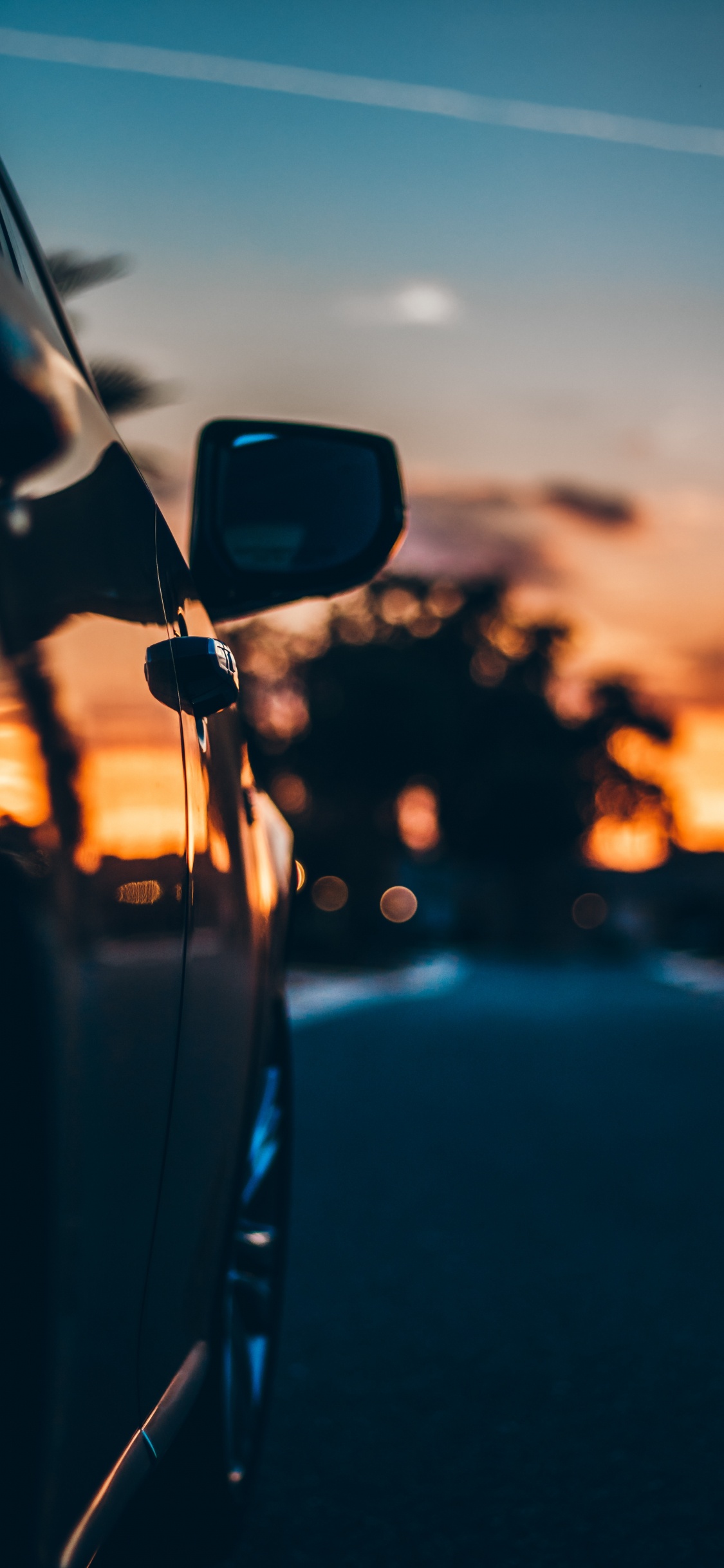 Rétroviseur de Voiture Noir Pendant le Coucher du Soleil. Wallpaper in 1125x2436 Resolution