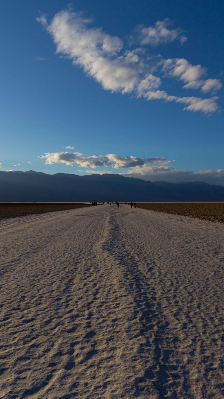 Brown Sand Under Blue Sky During Daytime. Wallpaper in 750x1334 Resolution