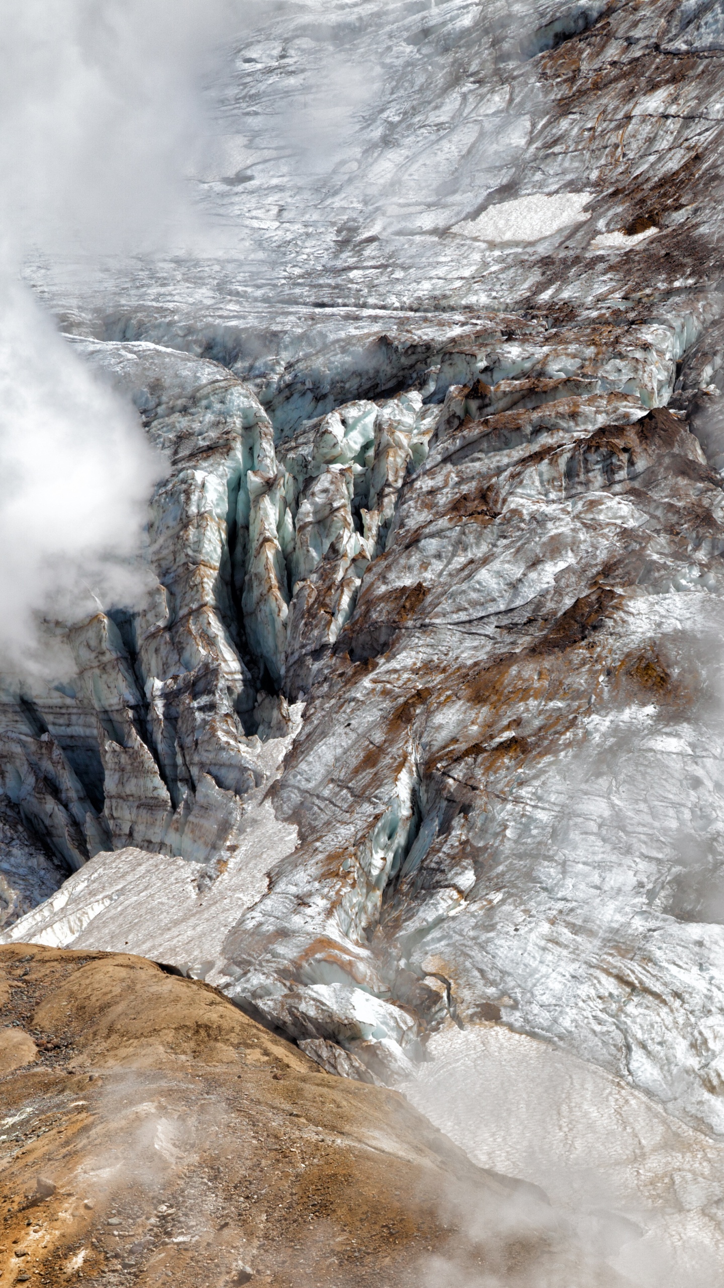 Brauner Und Grauer Felsiger Berg. Wallpaper in 1440x2560 Resolution