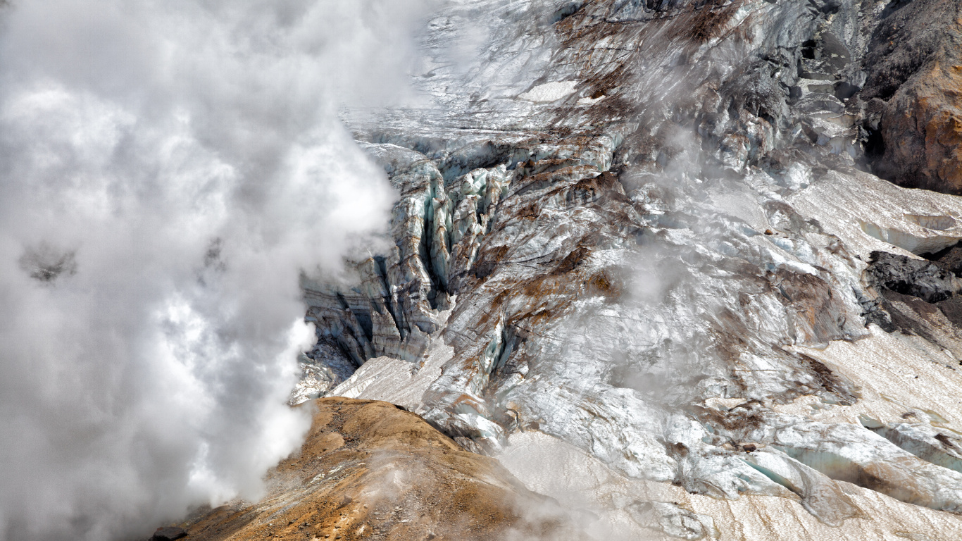 Montagne Rocheuse Brune et Grise. Wallpaper in 1366x768 Resolution