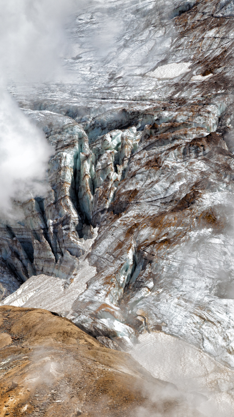 Montagne Rocheuse Brune et Grise. Wallpaper in 750x1334 Resolution