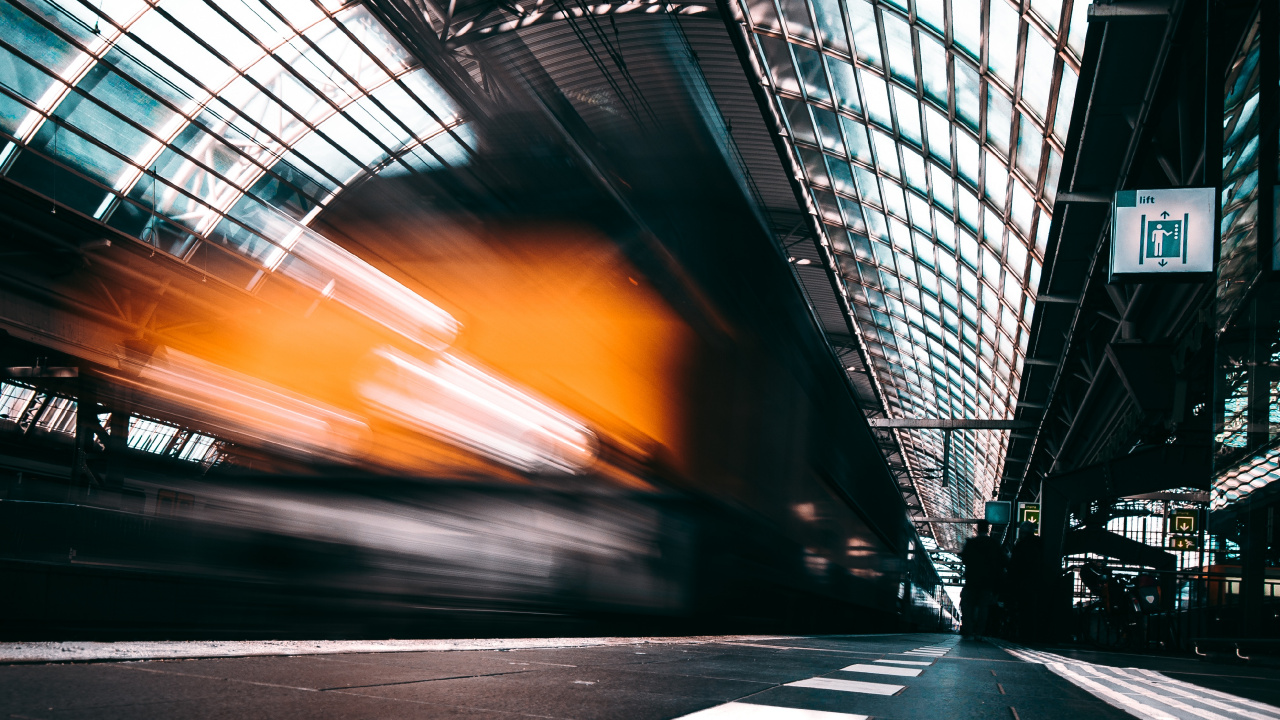 Zeitrafferaufnahmen Von Autos Auf Der Straße. Wallpaper in 1280x720 Resolution