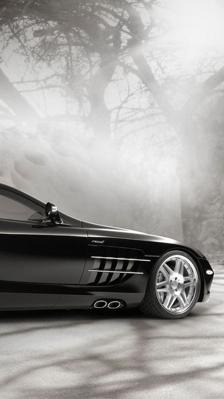 Schwarzes Mercedes Benz Coupe Auf Weißer Oberfläche. Wallpaper in 750x1334 Resolution