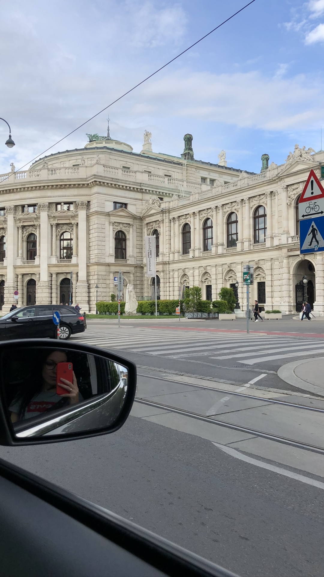 Burgtheater, Car, Kfz-Spiegel, Kfz-Seitenspiegel, Rückspiegel. Wallpaper in 1080x1920 Resolution