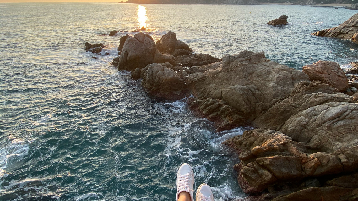 Sea, Coast, Tourism, Water, Human Leg. Wallpaper in 1366x768 Resolution