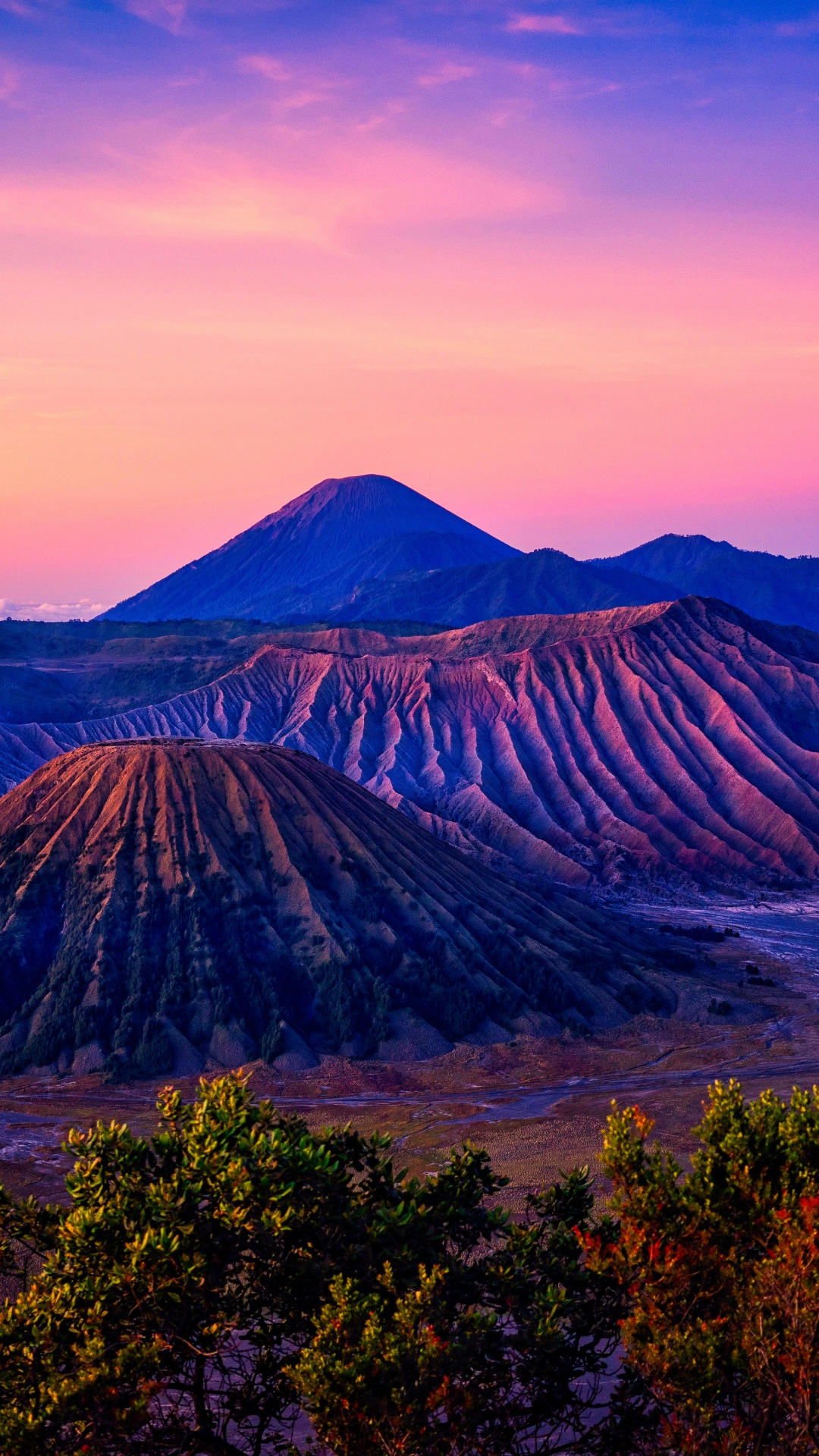 Brown Mountain Under White Clouds During Daytime. Wallpaper in 1080x1920 Resolution