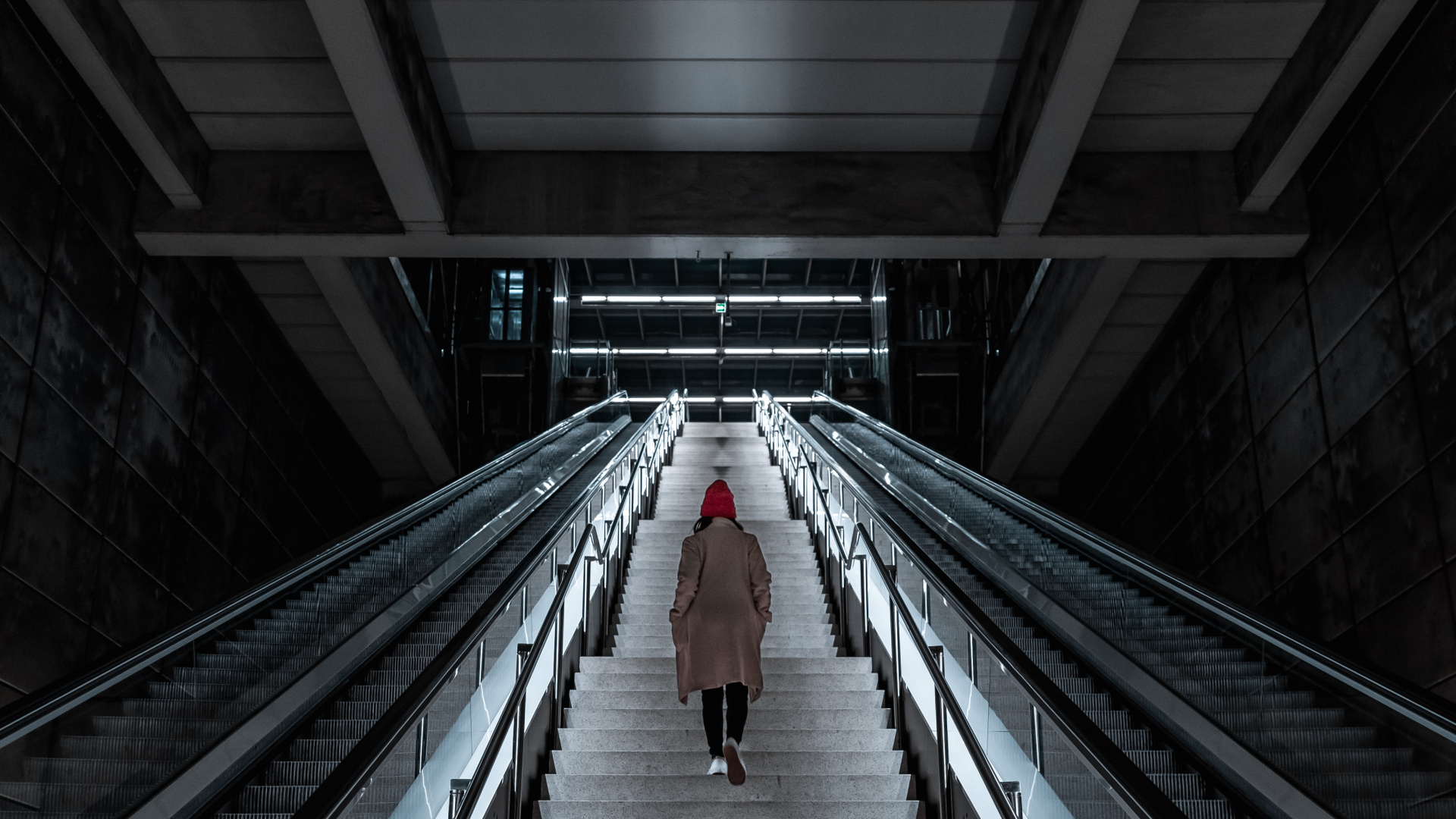 Person Walking on Gray and Black Escalator. Wallpaper in 1920x1080 Resolution