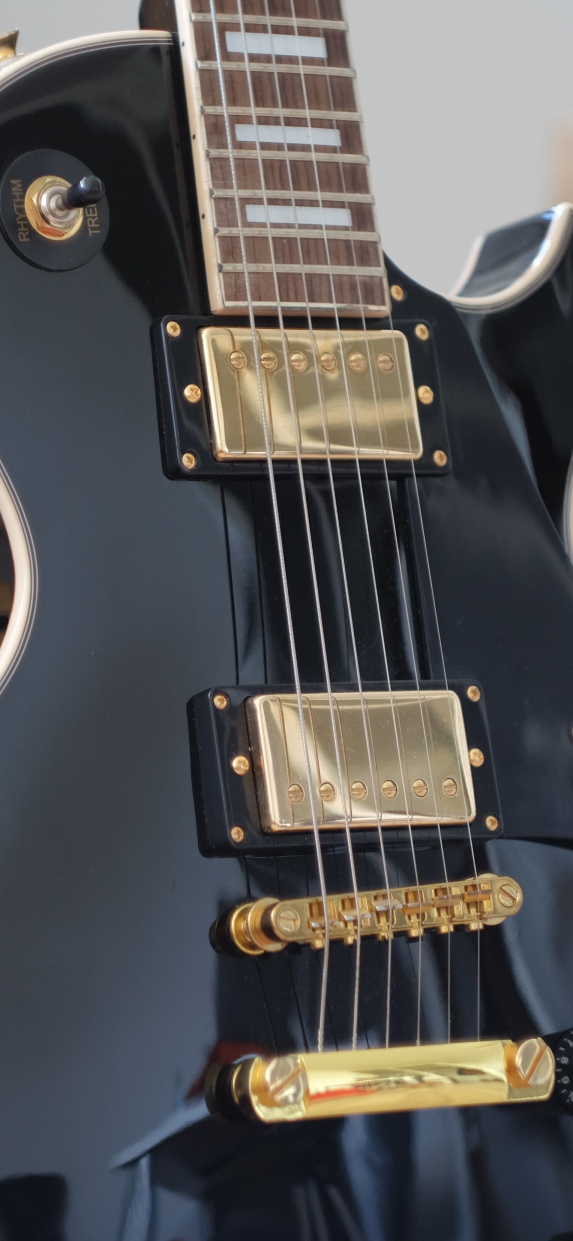 Gitarre, Bass, Gitarrist, Akustikgitarre, Gezupfte Saiteninstrumente. Wallpaper in 1125x2436 Resolution