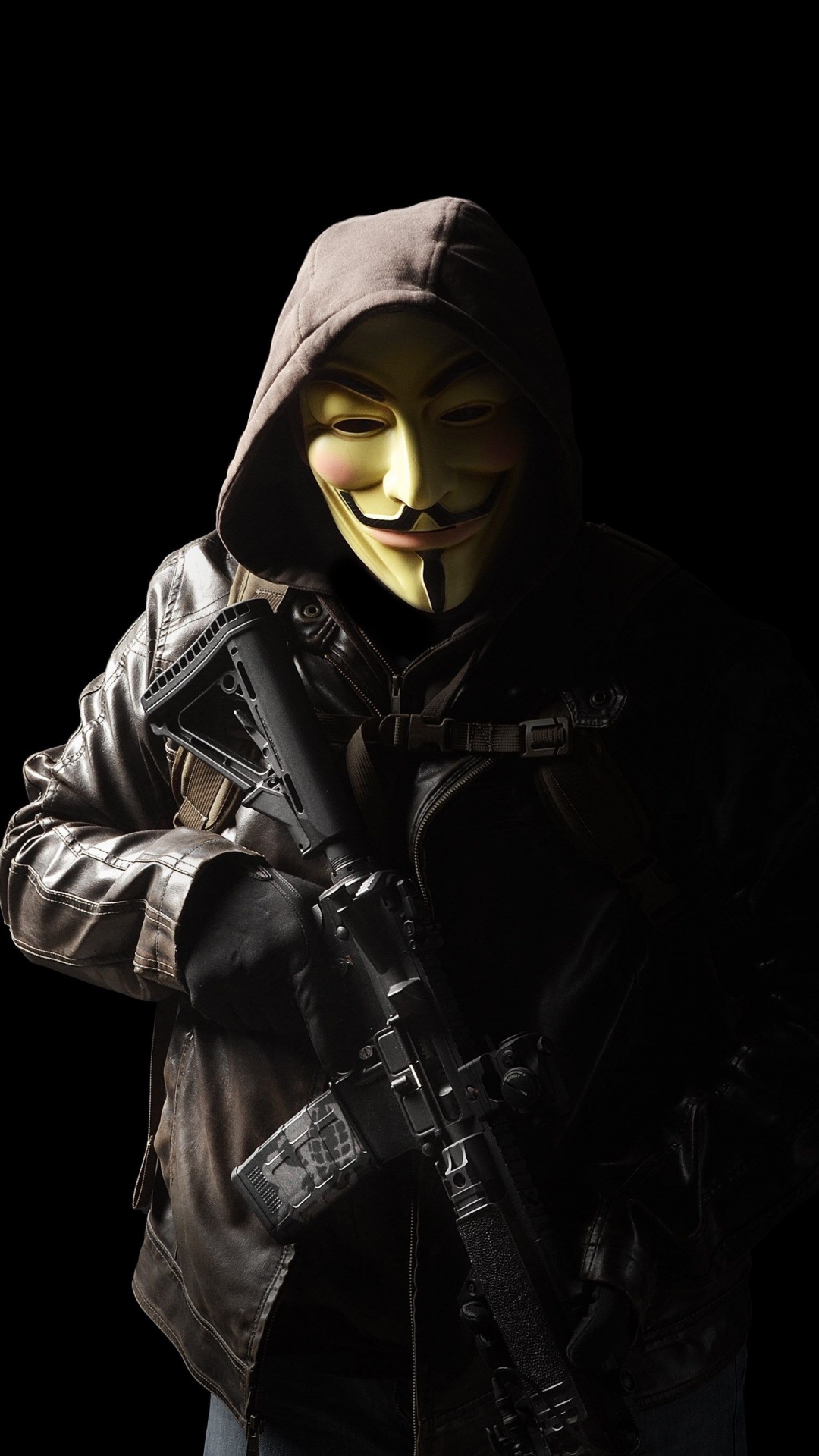 Person im Schwarzen Hoodie Mit Schwarzem Gewehr. Wallpaper in 1080x1920 Resolution