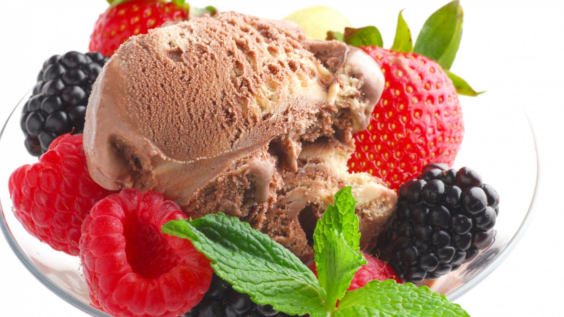 Helado Con Fresa Encima. Wallpaper in 1920x1080 Resolution
