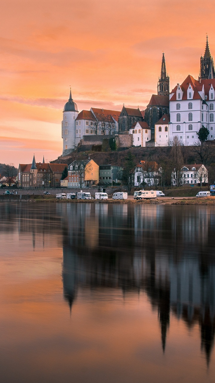 White and Brown Concrete Building Near Body of Water During Daytime. Wallpaper in 720x1280 Resolution