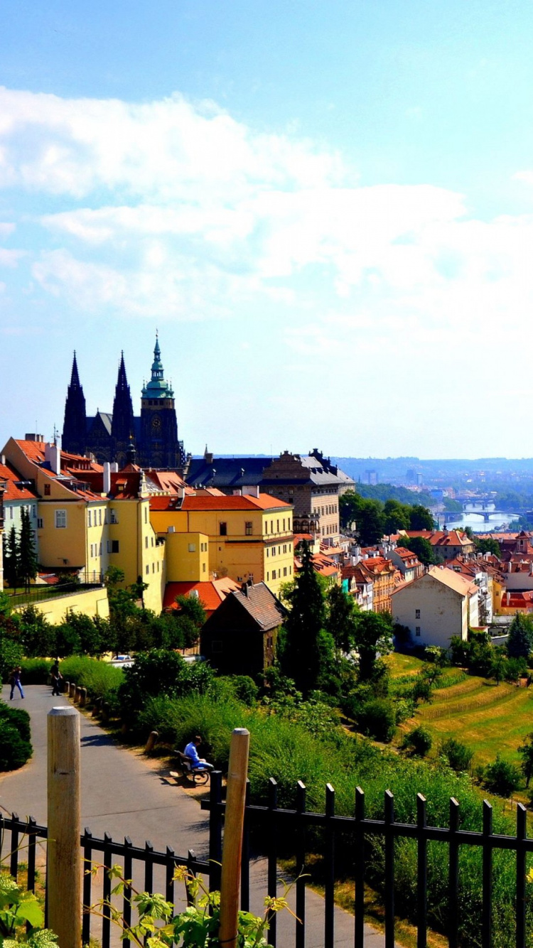 Vista Aérea de la Ciudad Durante el Día.. Wallpaper in 750x1334 Resolution