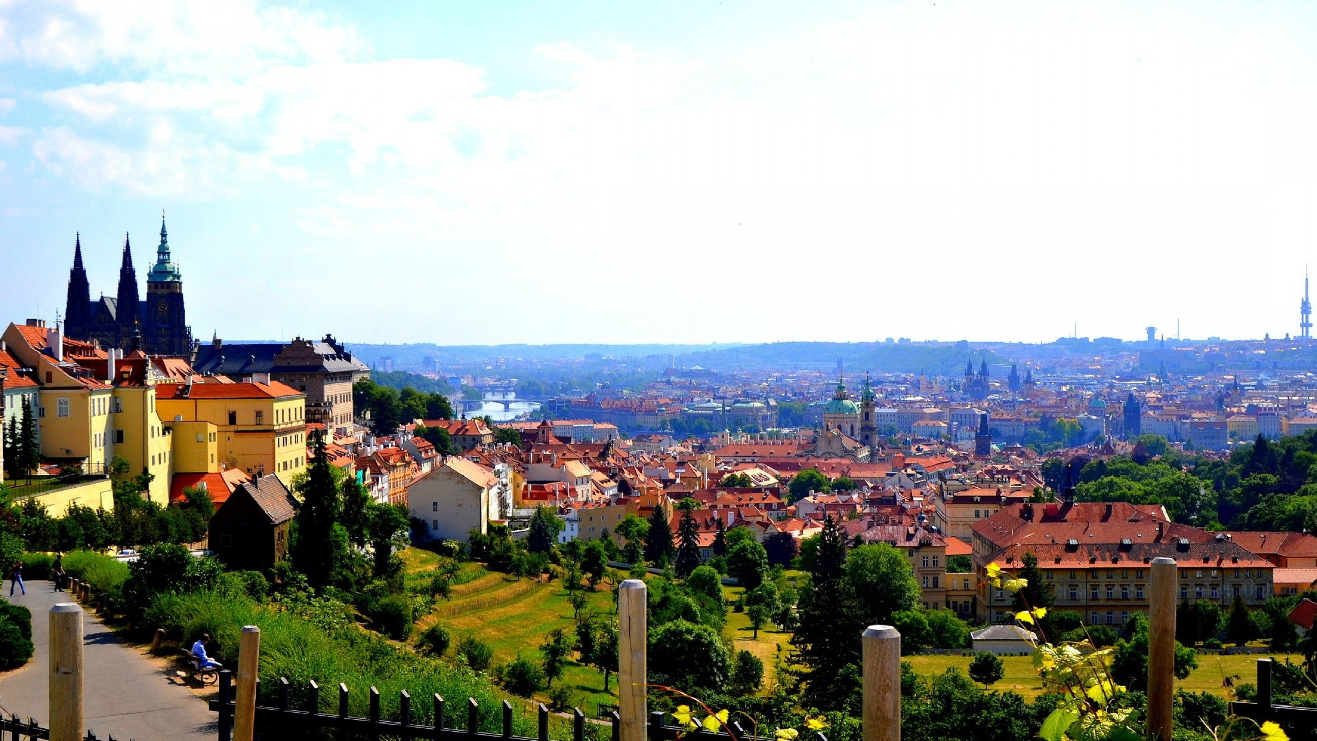 Luftaufnahme Der Stadt Tagsüber. Wallpaper in 2560x1440 Resolution