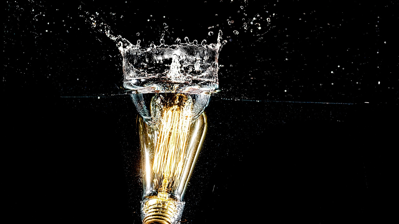 Gold Water Fountain in Black Background. Wallpaper in 1280x720 Resolution