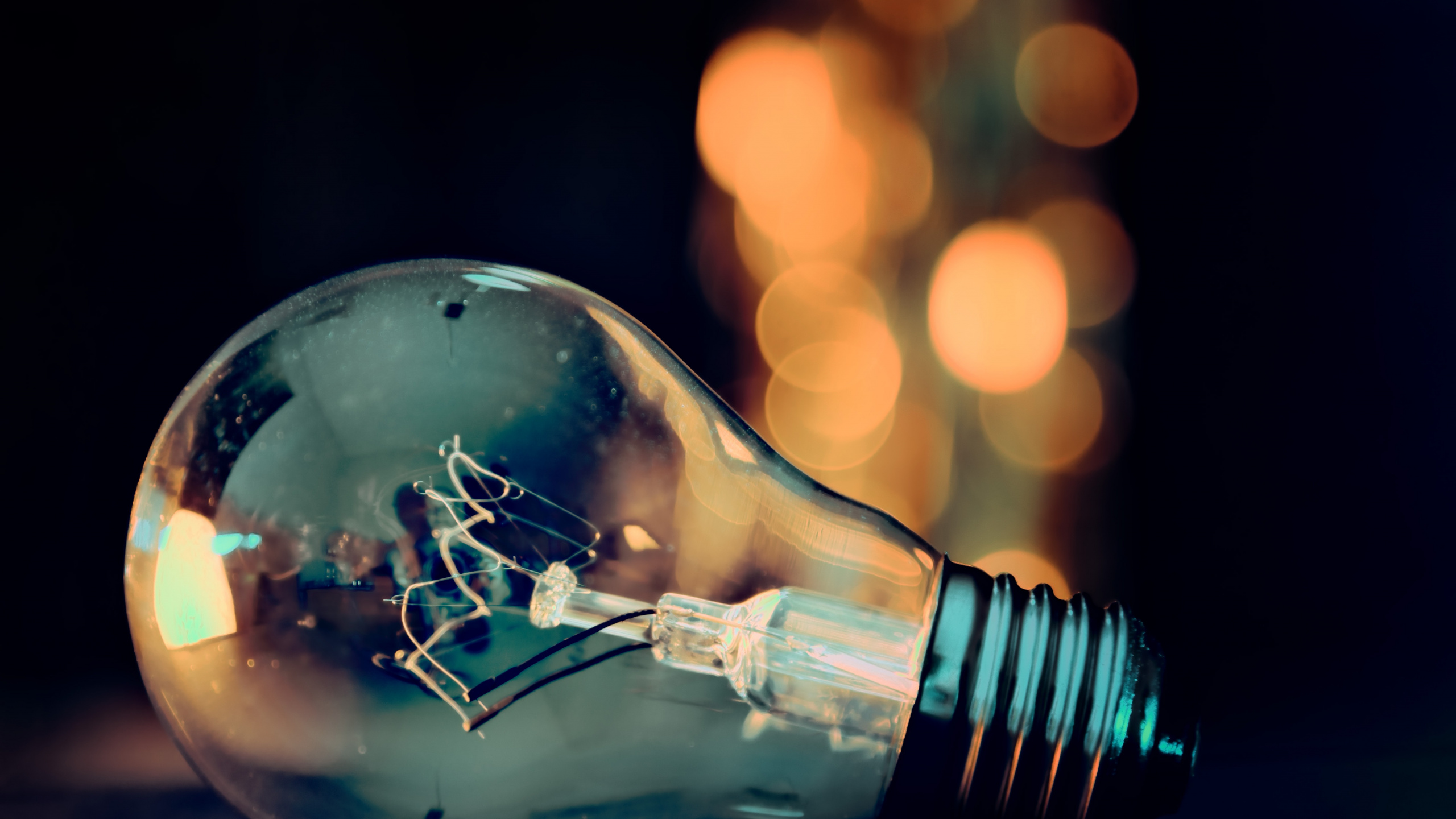 Outsourcing, Energie, Automotive Lighting, Drinkware, Glühbirne. Wallpaper in 2560x1440 Resolution