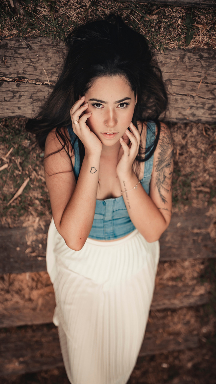 Schönheit, Portrait, Gesicht, Haar, Haut. Wallpaper in 750x1334 Resolution