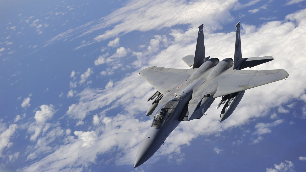 Gray Fighter Jet Flying in The Sky During Daytime. Wallpaper in 1280x720 Resolution