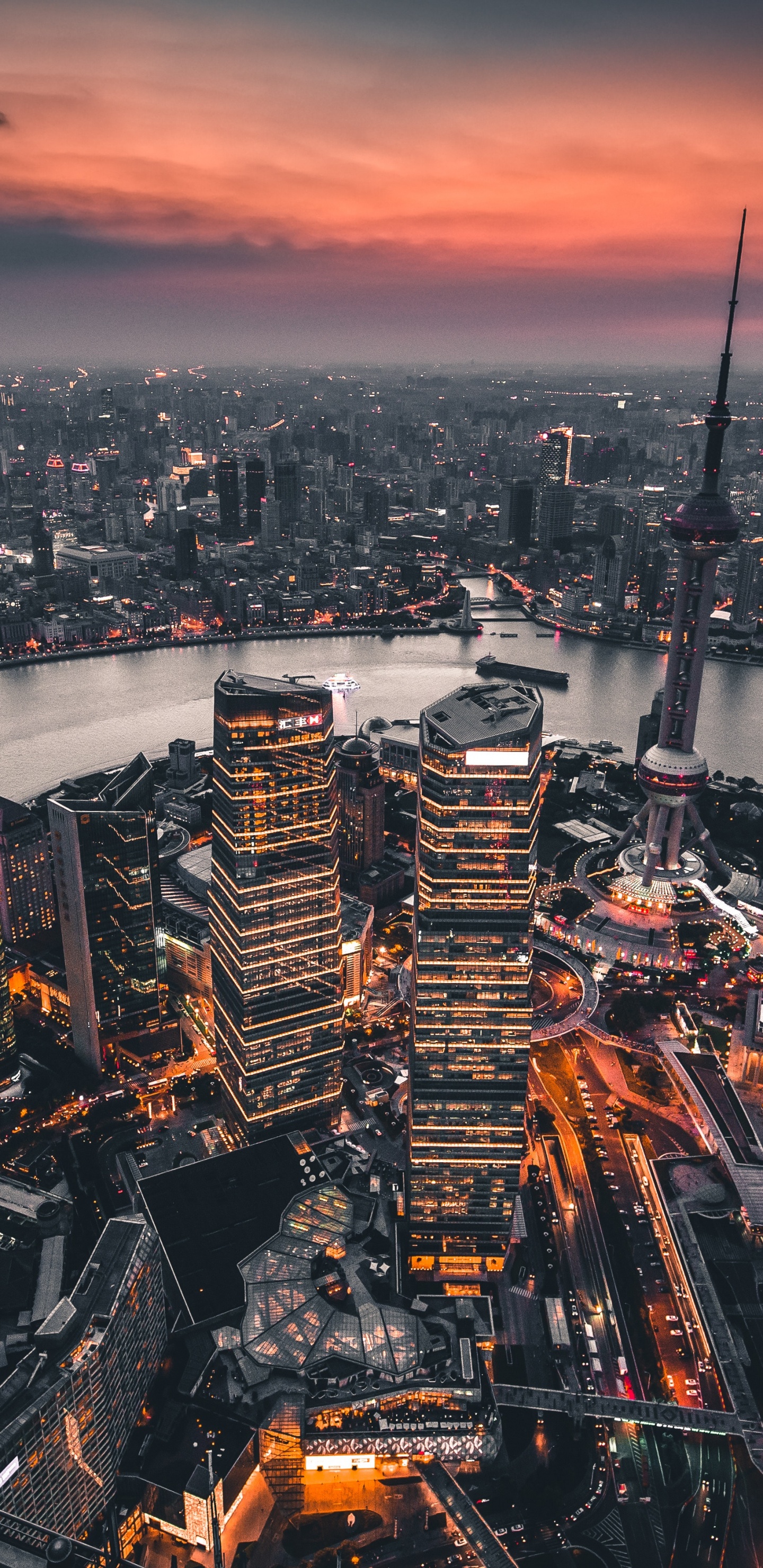 Luftaufnahme Der Stadt Bei Sonnenuntergang. Wallpaper in 1440x2960 Resolution